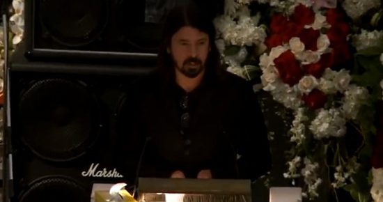Dave_Grohl_Lemmy_memorial_service