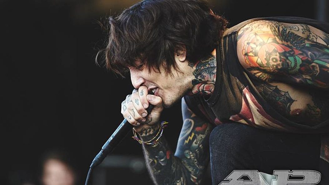 Oliver_Sykes_of_Bring_Me_The_Horizon_900_600_70_s