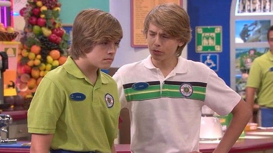 dylan_and_cole_sprouse_suite_life_on_deck