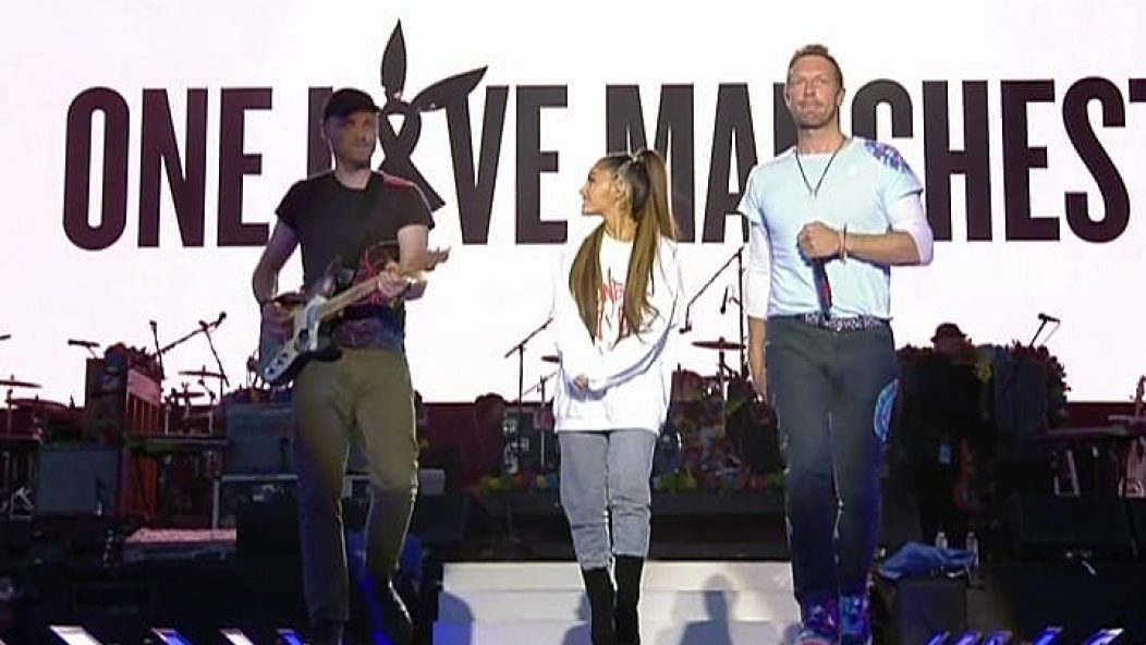 coldplay_and_ariana_one_love_manchester