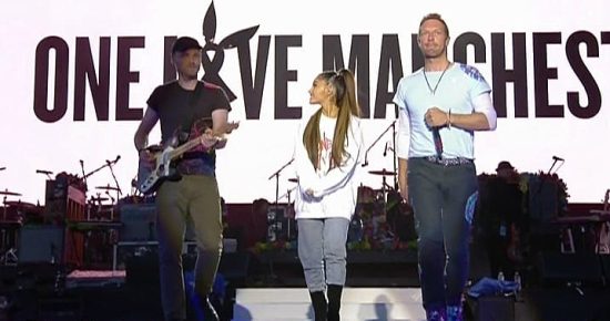 coldplay_and_ariana_one_love_manchester