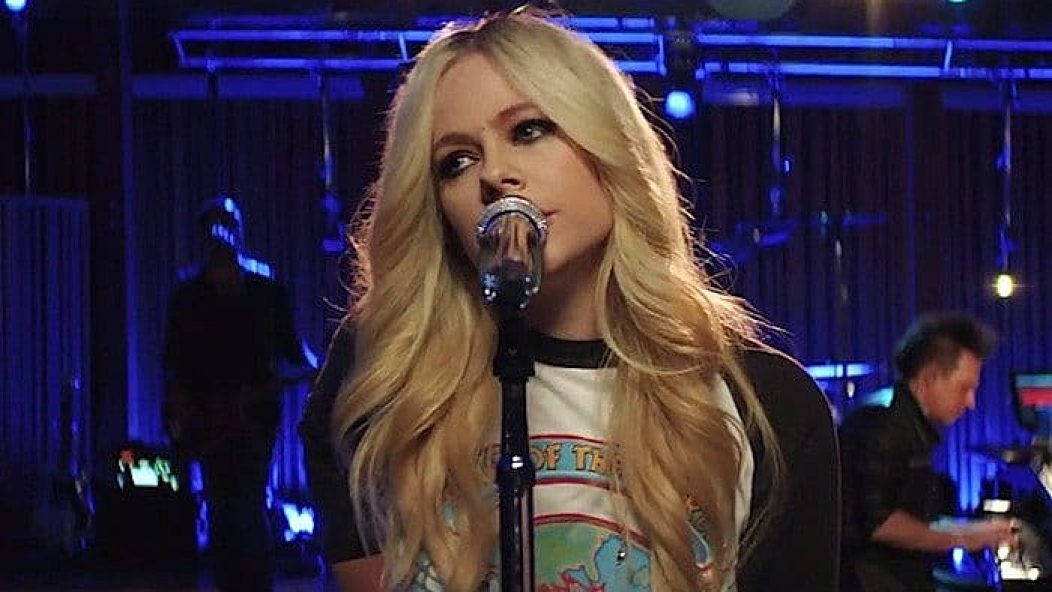 Avril Lavigne performs "Head Above Water."