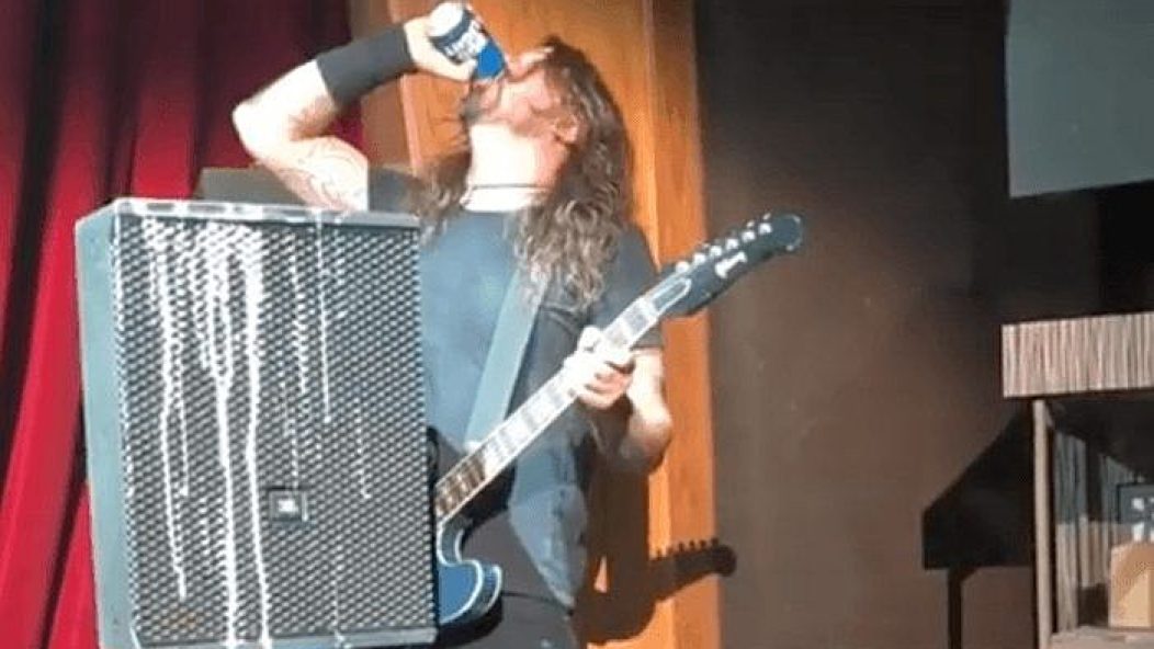 foo fighters dave grohl chugs a beer
