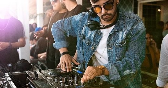 DJ_crowd_music