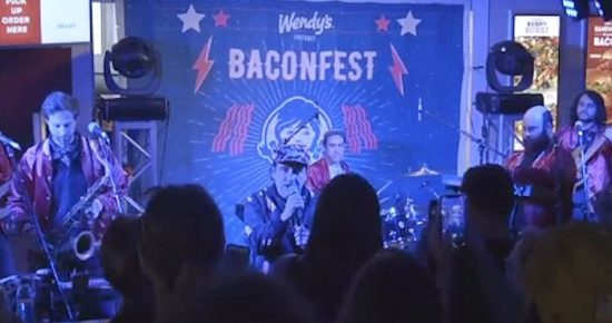 wendys baconfest har mar superstar
