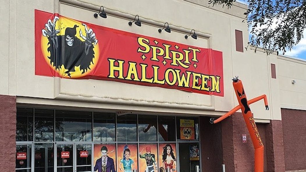 Spirit Halloween-min