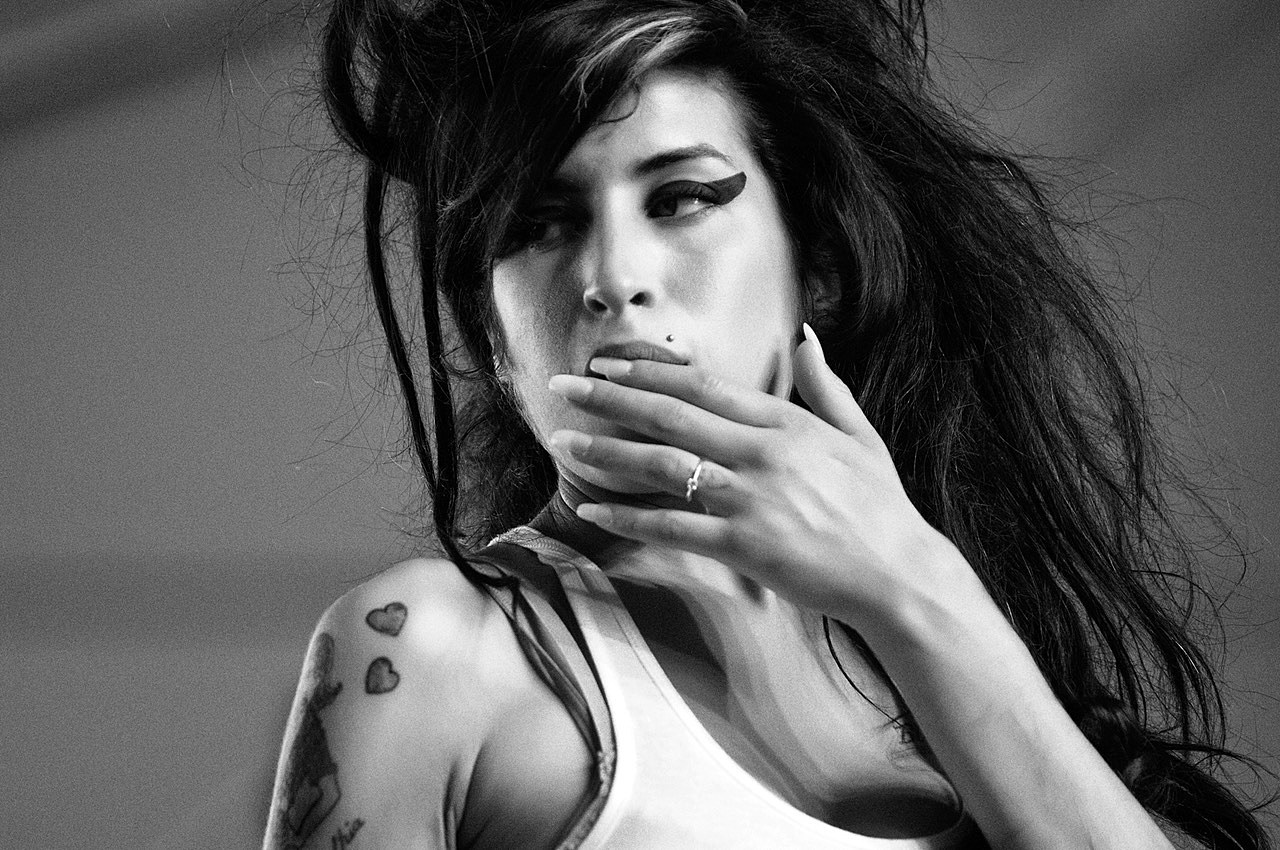 attachment-2007 Amy Winehouse Coachella 2